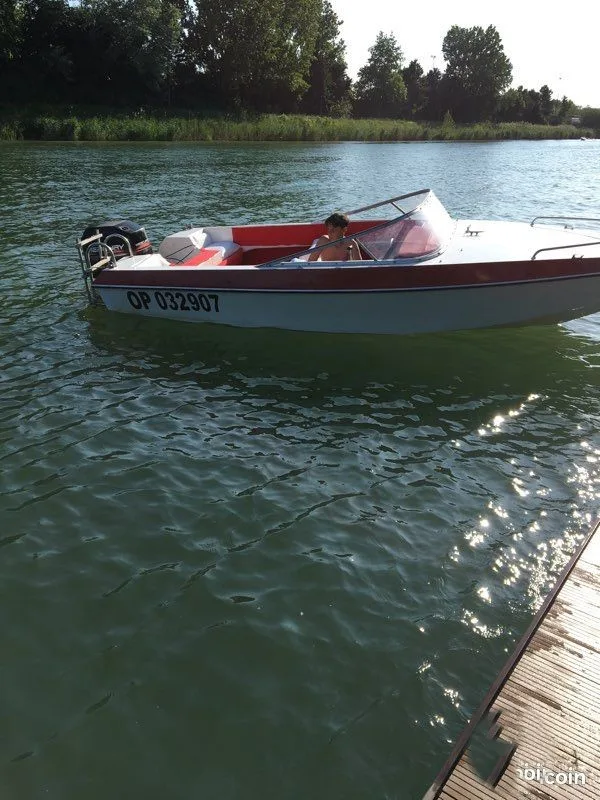 Bateau hors bord